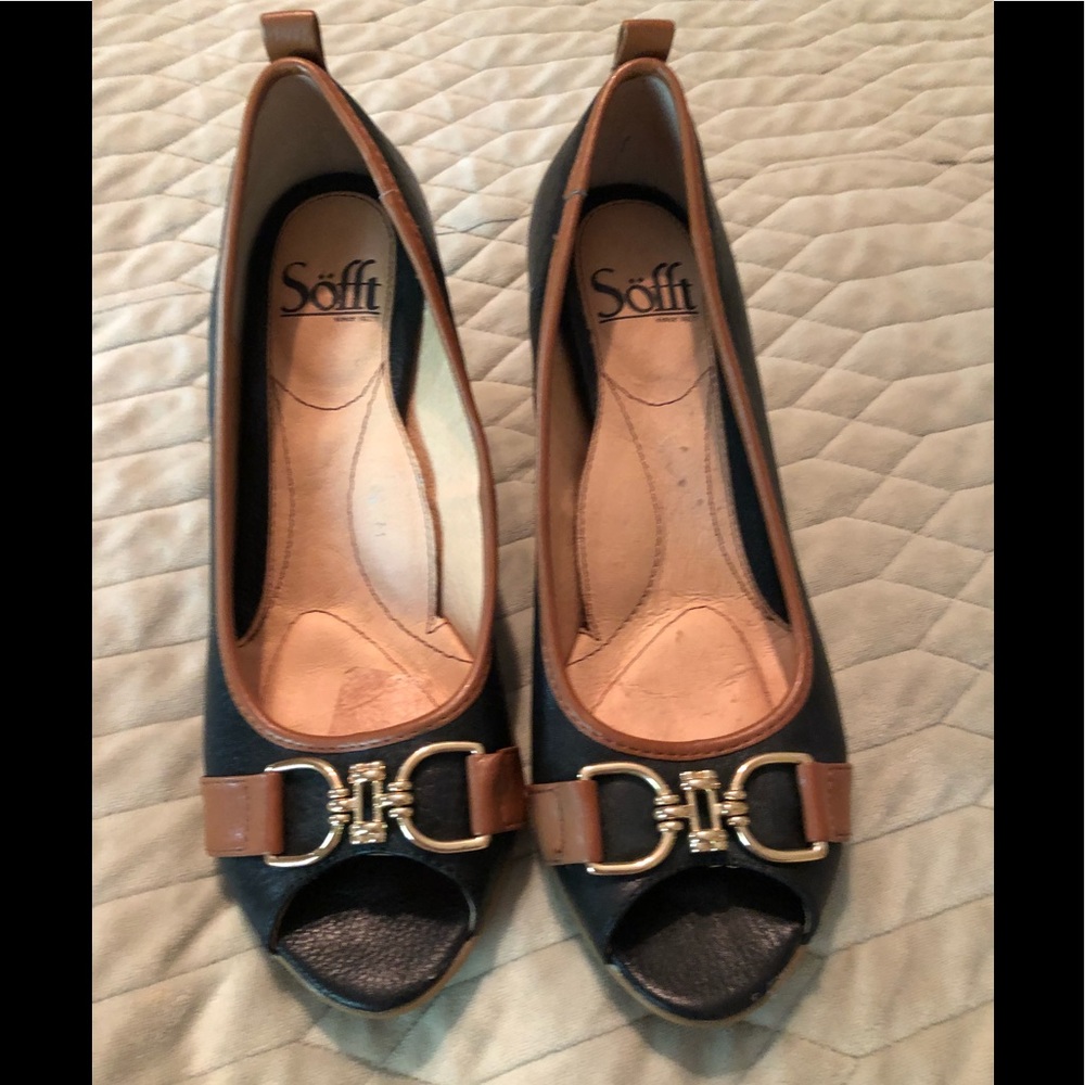 Sofft leather open toe wedges